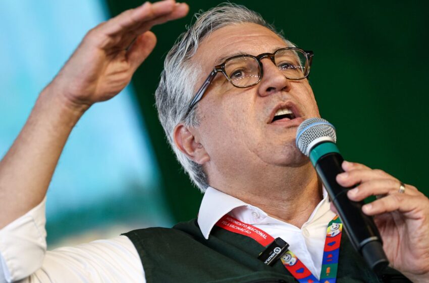  Padilha diz ser “ato covarde” cancelamento de vistos da filha e esposa