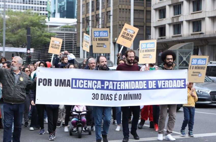  Manifestações em quatro cidades pedem ampliação da licença-paternidade