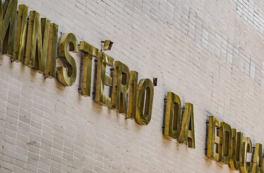  MEC lança curso de 180 horas para professores do ensino médio público