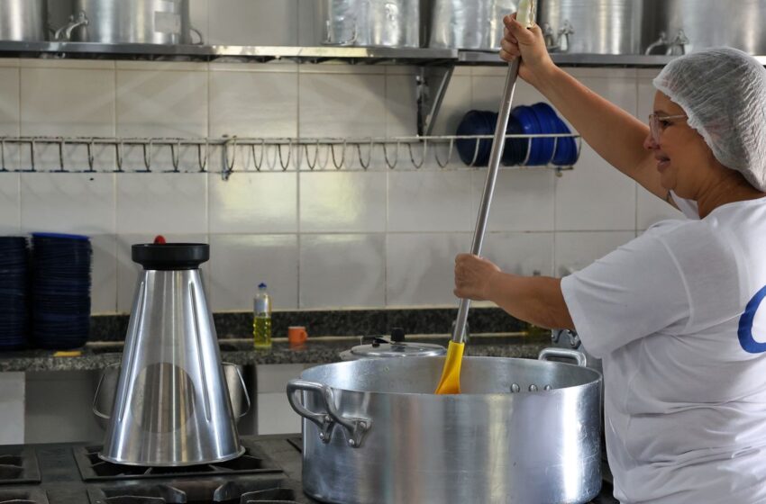  Ceará sanciona lei que zera ultraprocessados na merenda até 2027