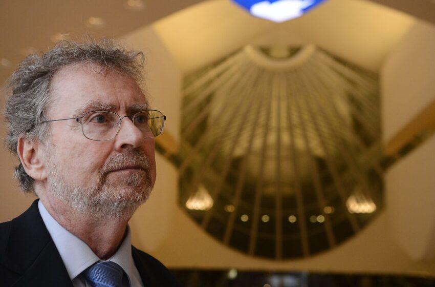  Físico Luiz Davidovich vence prêmio da Academia Mundial de Ciências