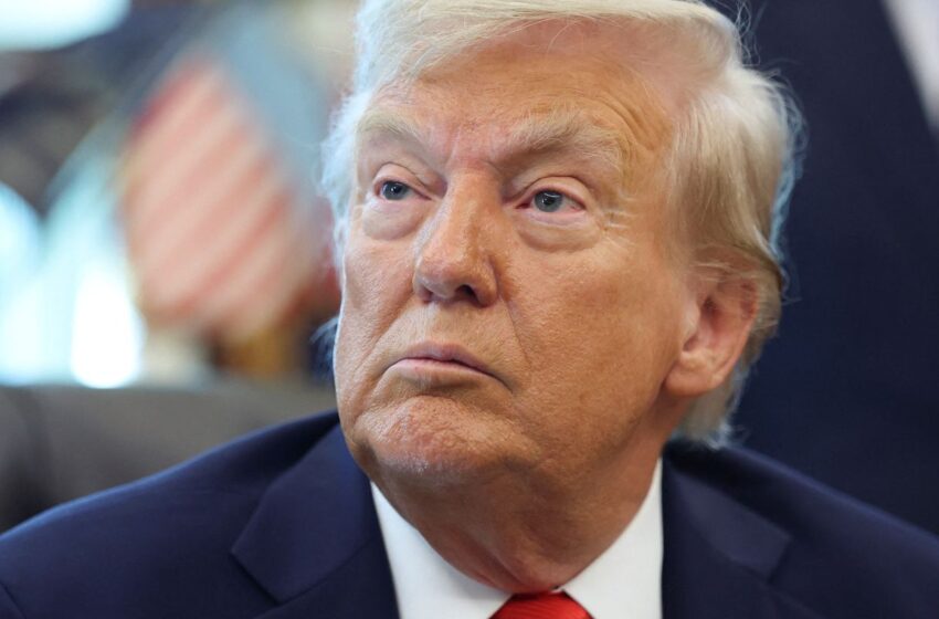  Trump diz em rede social que espaço aéreo da Venezuela está fechado