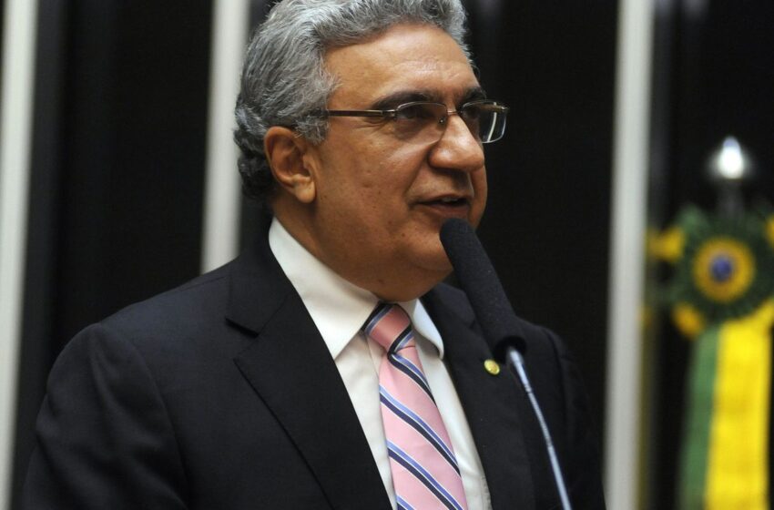  Laurez Moreira assume governo do Tocantins e exonera secretários