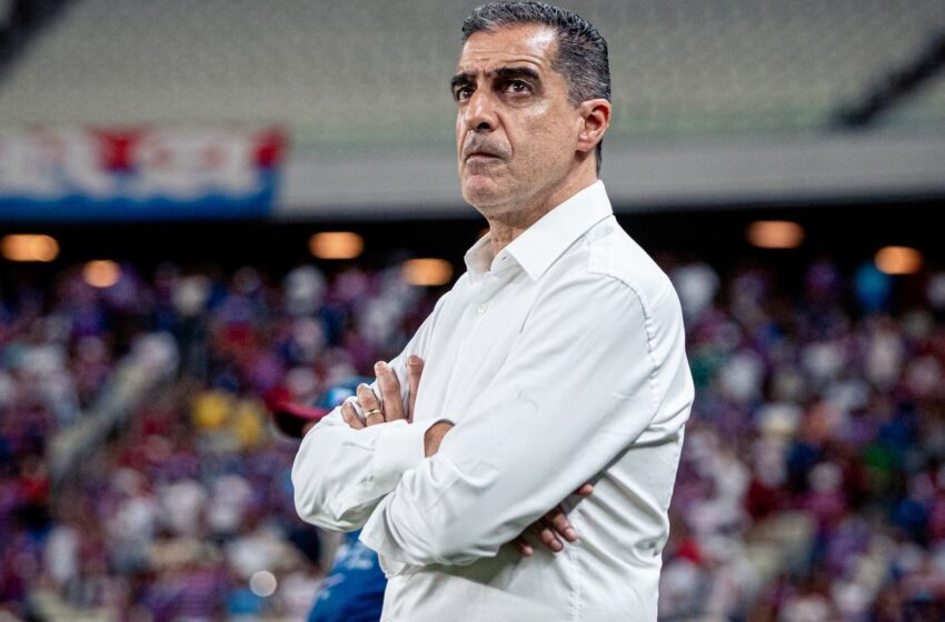  Fortaleza anuncia saída do técnico português Renato Paiva