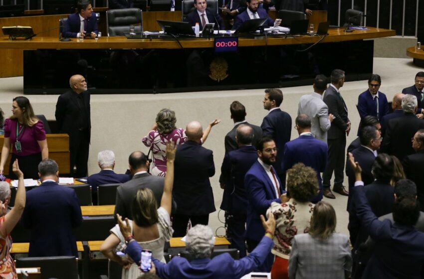  Motta anuncia votação de urgência para projeto de anistia a golpistas