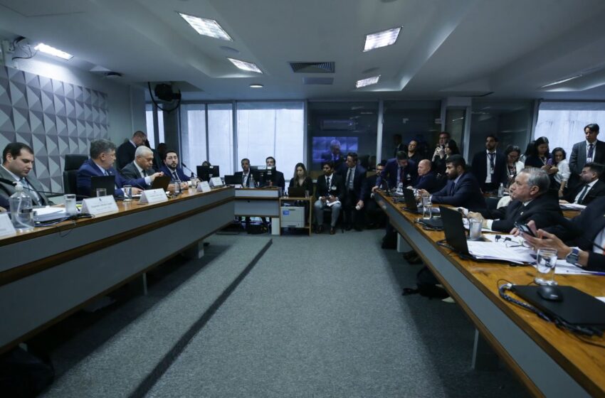  Dino autoriza silêncio de presidente de sindicato na CPMI do INSS