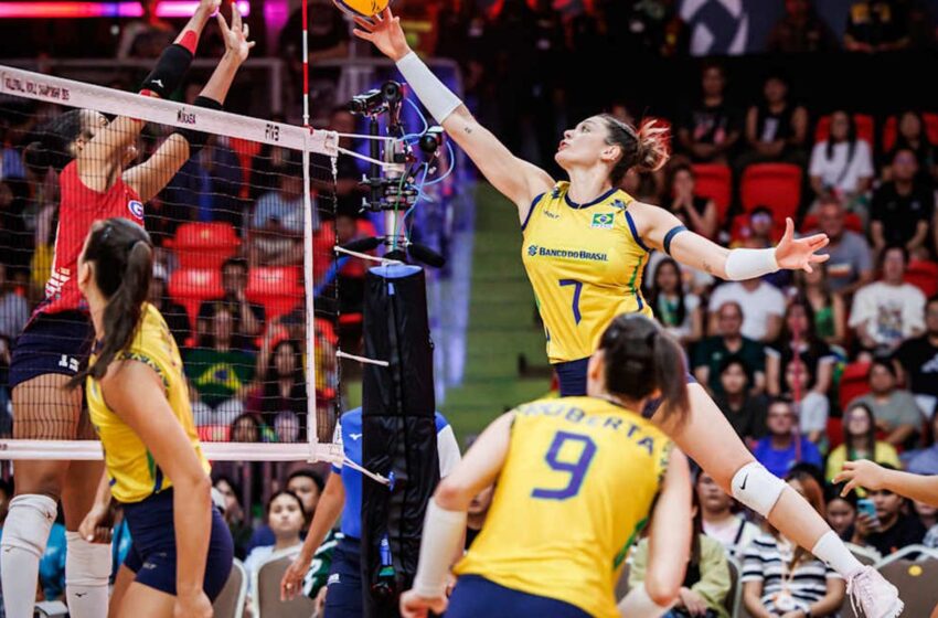  Brasil vence e pega França nas quartas do Mundial de vôlei feminino