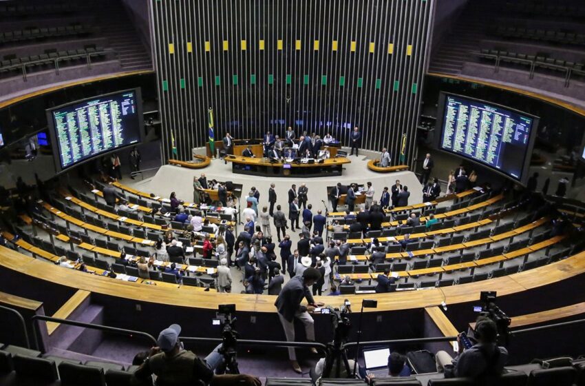  Lindbergh propõe mudança em regra de cassação de mandato por faltas