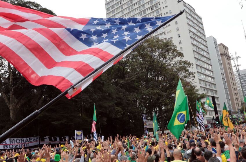  Ato pró-Bolsonaro une governadores e parlamentares de direita em SP