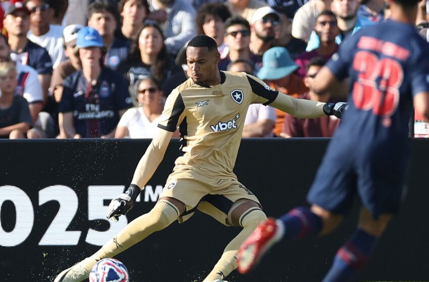  Ederson se machuca e John, ex-Botafogo, é convocado para amistosos