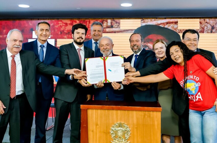  Lula sanciona gratuidade em conta de luz para famílias de baixa renda