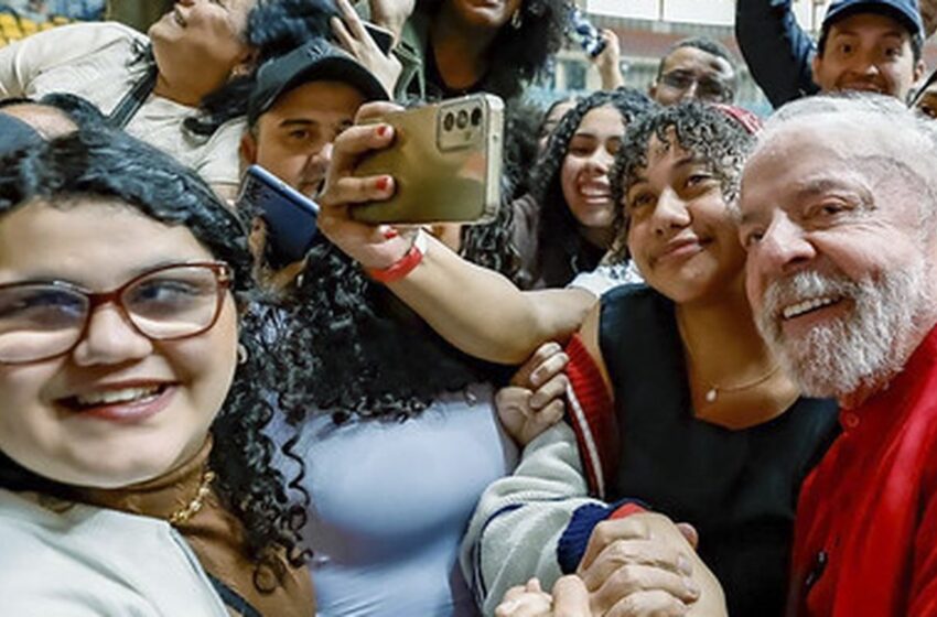  Lula: educação e política são pilares para país ter um futuro melhor