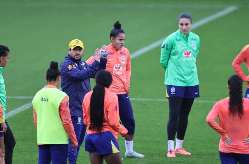  Seleção feminina realiza primeiro treino para amistosos na Europa