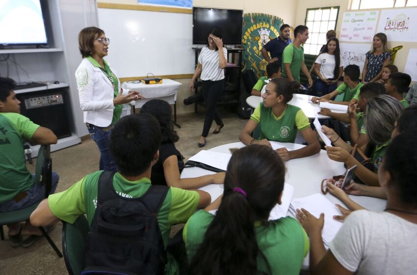 Liminar mantém presença de professores em salas de leitura de SP