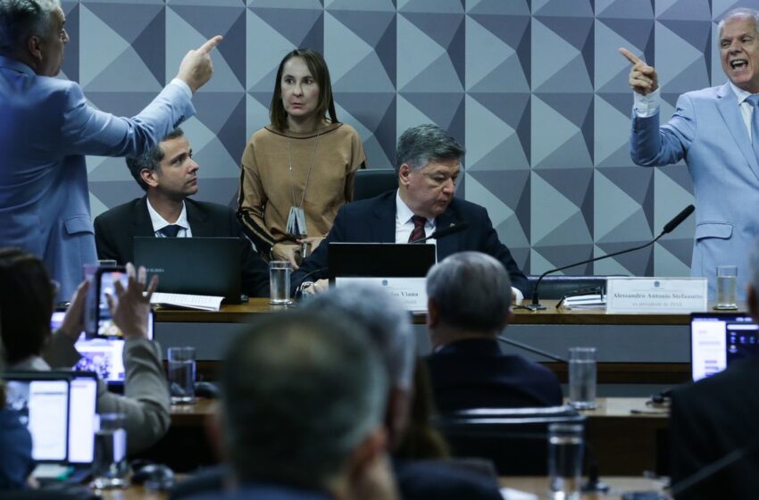  Ex-presidente do INSS se nega a responder perguntas de relator da CPI 