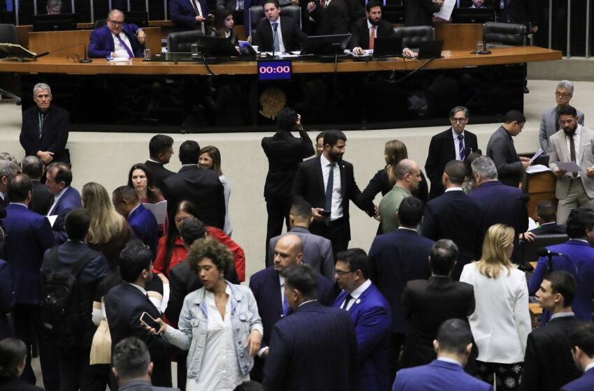  Câmara aumenta penas para crimes como extorsão e escudo humano