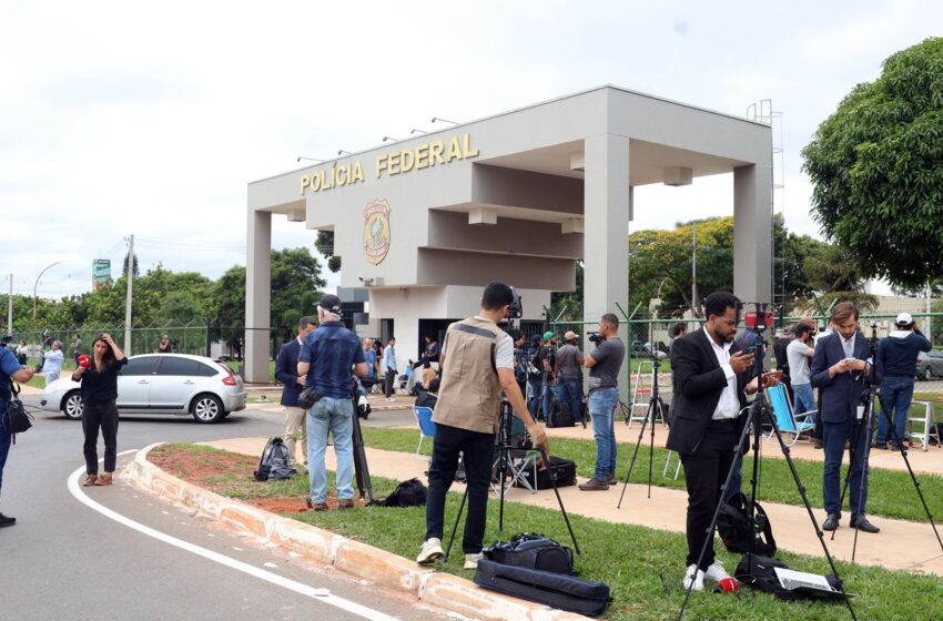  Imprensa mundial noticia a prisão do ex-presidente Jair Bolsonaro