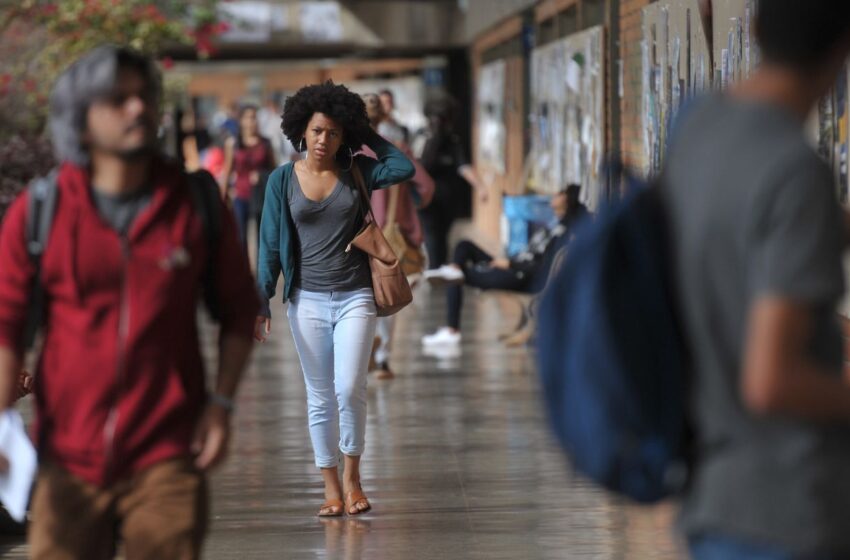  Concluintes de cursos de tecnologia fazem Enade 2025 neste domingo