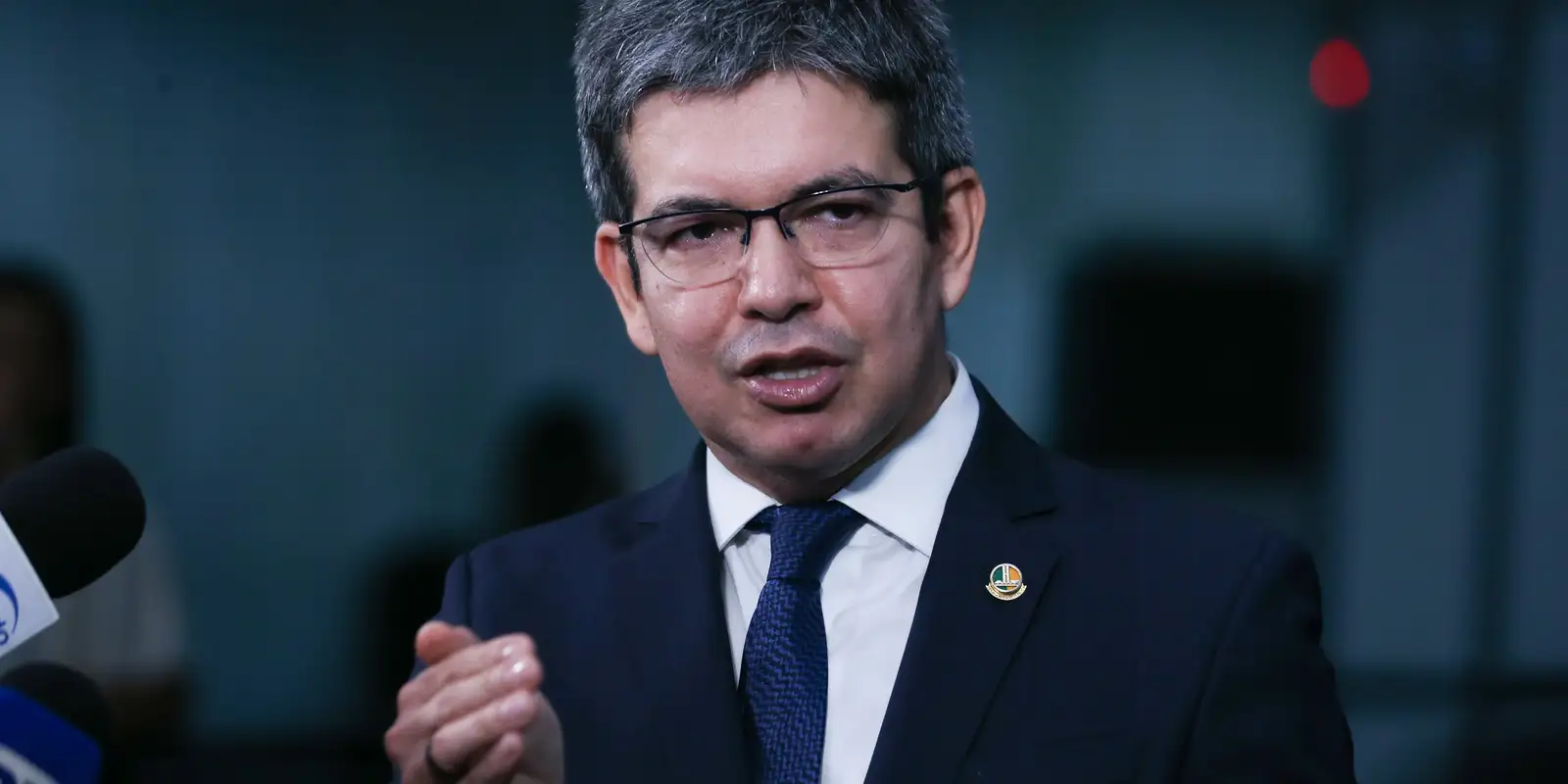  Randolfe: governo quer integrar polícias e penas duras contra facção