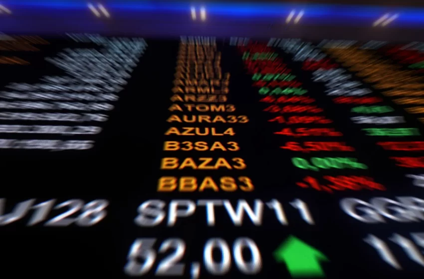  Bolsa e dólar caem em dia de liquidação do Banco Master