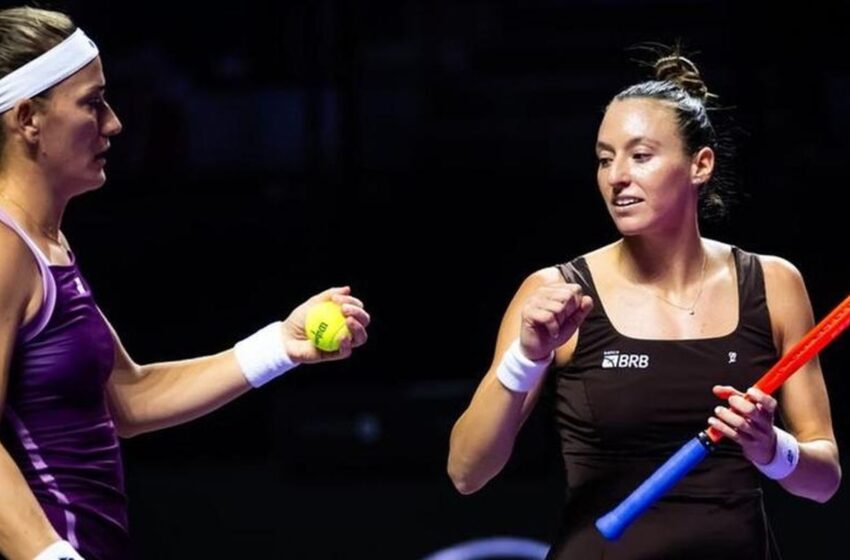  Stefani e Babos vencem russas e se aproximam da semi do WTA Finals