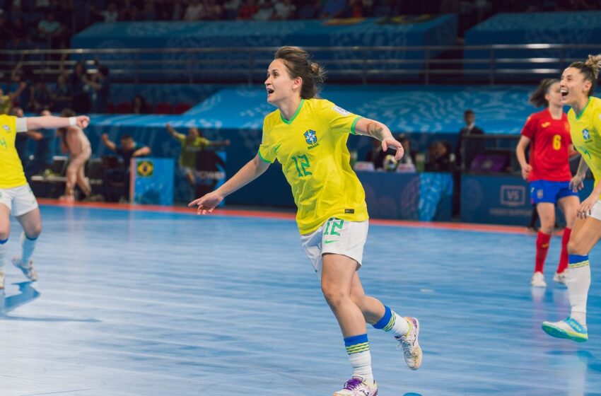  Copa do Mundo de futsal: Brasil supera Espanha e se garante na final
