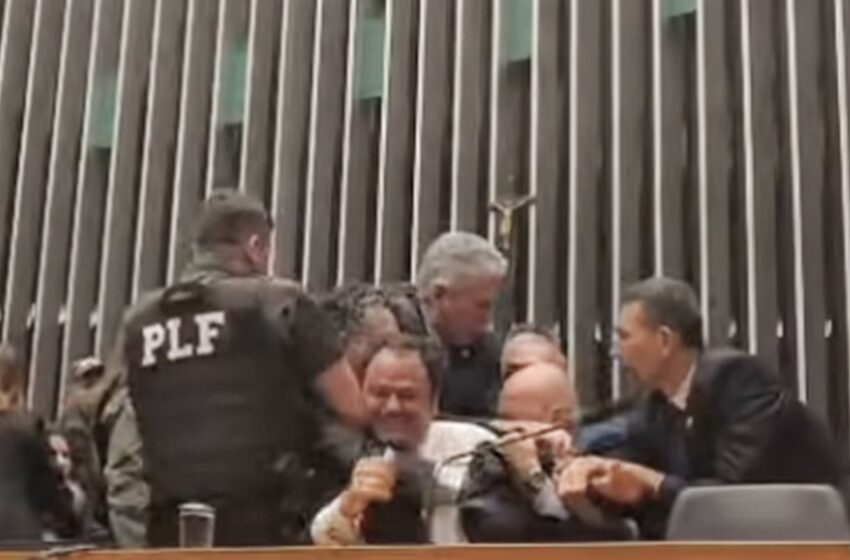  Entidades condenam retirada da imprensa na Câmara