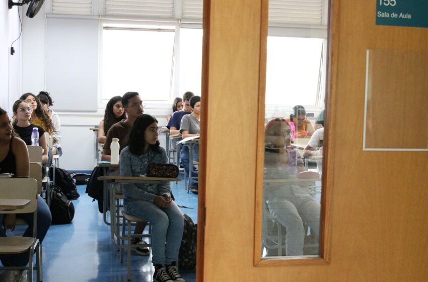  Fuvest divulga lista de aprovados e locais de provas para 2ª fase