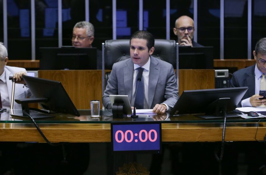  Câmara aprova texto para regulamentar pontos da reforma tributária