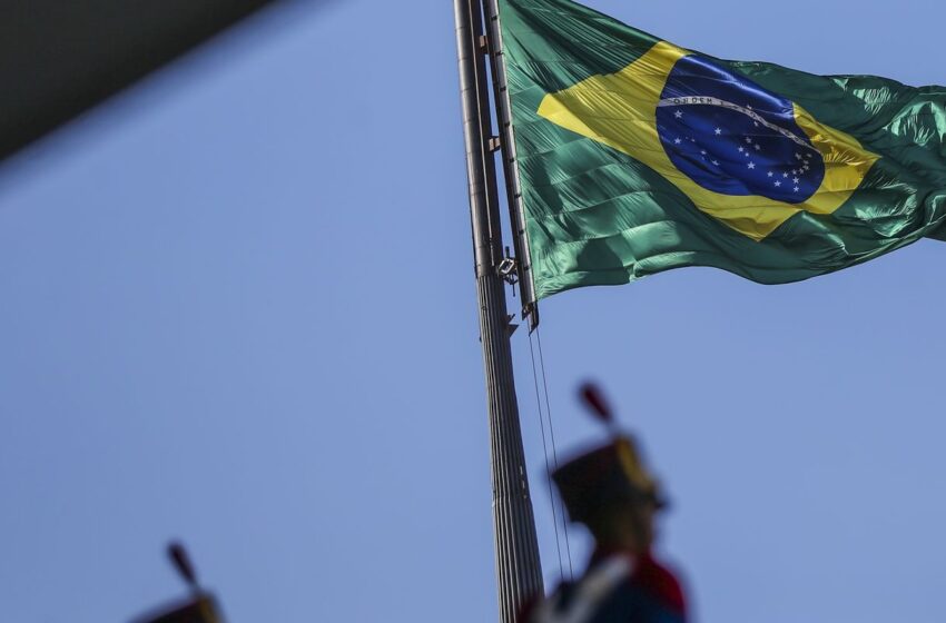  Políticos e autoridades celebram queda da Lei Magnitsky contra Moraes