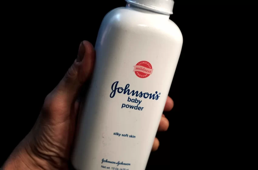  Johnson & Johnson deve pagar US$ 40 mi a pacientes com câncer após uso de talco, decide júri