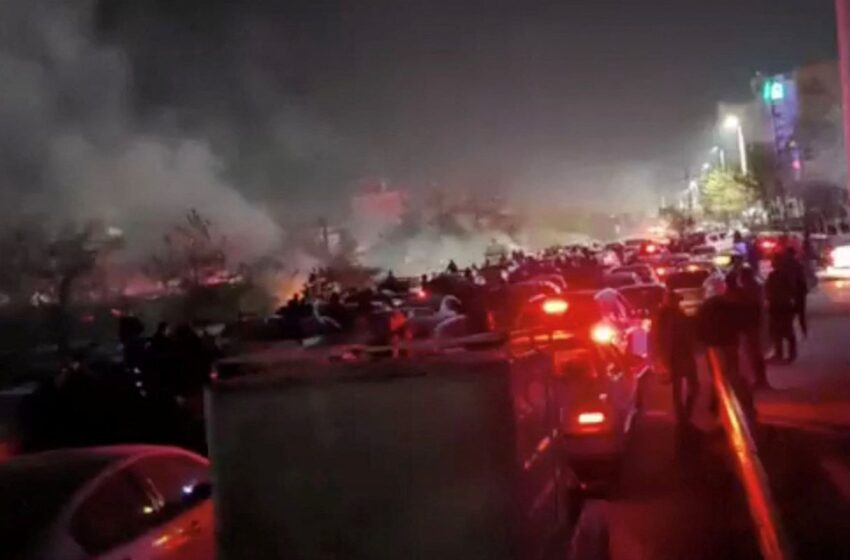  Protestos no Irã diminuem após forte repressão, dizem moradores