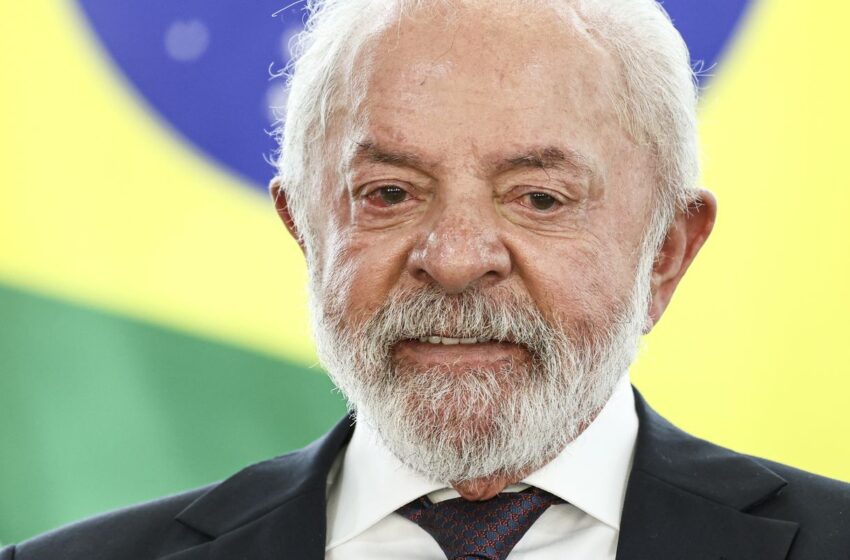  Antes de viagem ao Panamá, Lula conversa com presidente Mulino