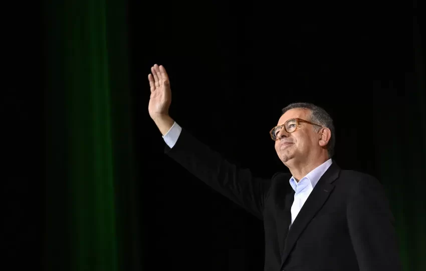  "Democrata debate. Não insulta e tenta, no final do jogo, mudar regras"