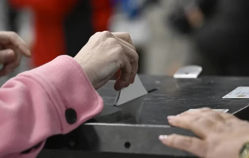  CNE apela ao voto apesar de mau tempo. Eleições adiadas em 16 freguesias