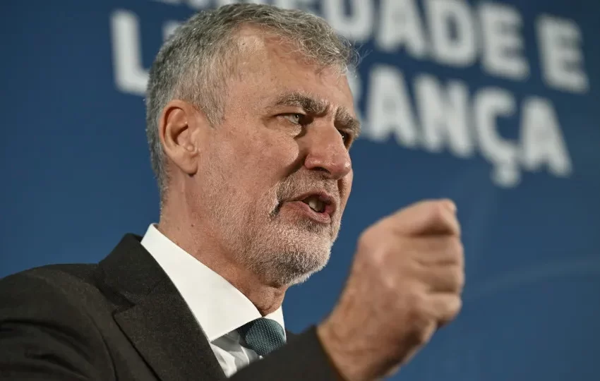  Demissão da MAI? "Fez bem, porque protege o Governo", diz Gouveia e Melo