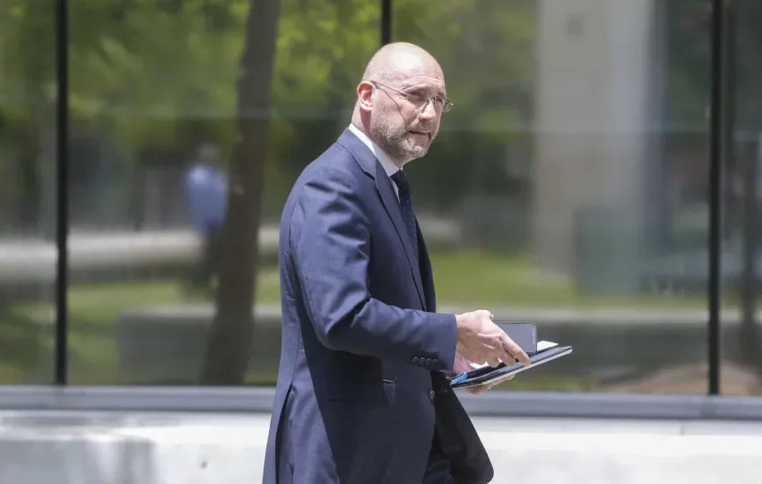  Passos limita-se a dar "parabéns ao presidente eleito"