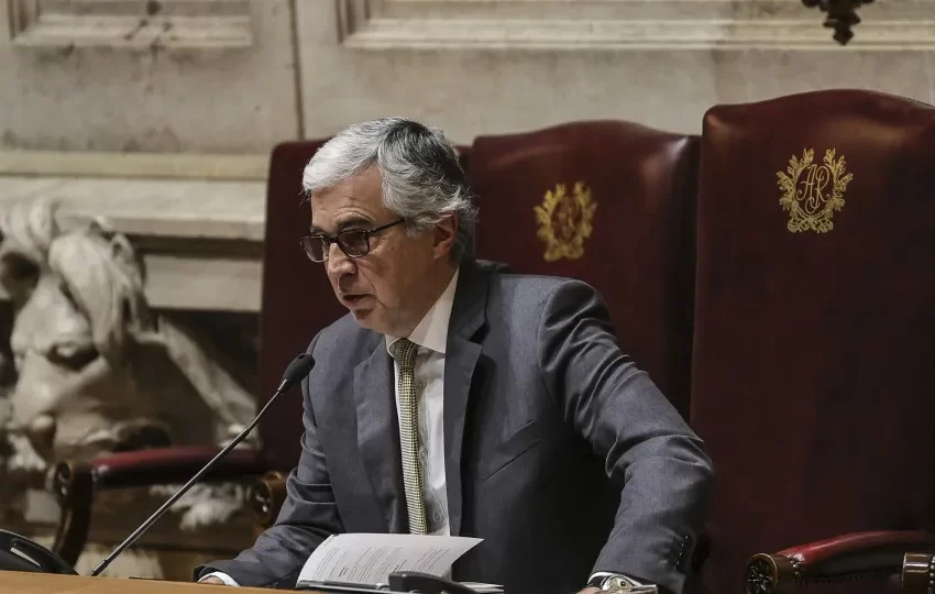  Aguiar-Branco assegura que AR "está atenta" e vai "ajudar país"