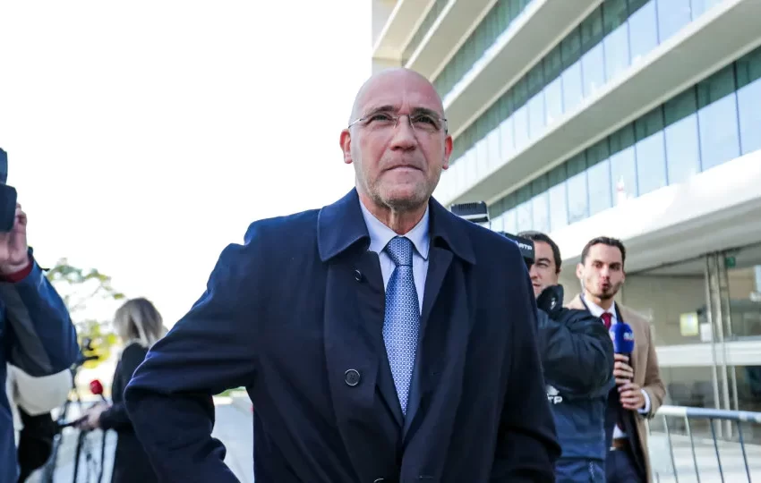  Passos Coelho: "A reforma do Estado não se faz num PowerPoint"