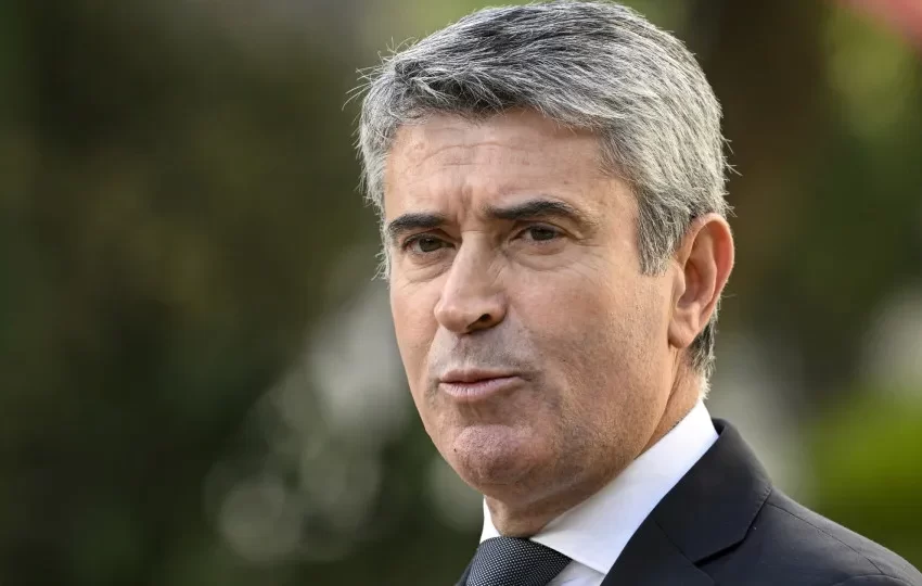  Carneiro acusa Governo de ser "sempre tático e partidário"