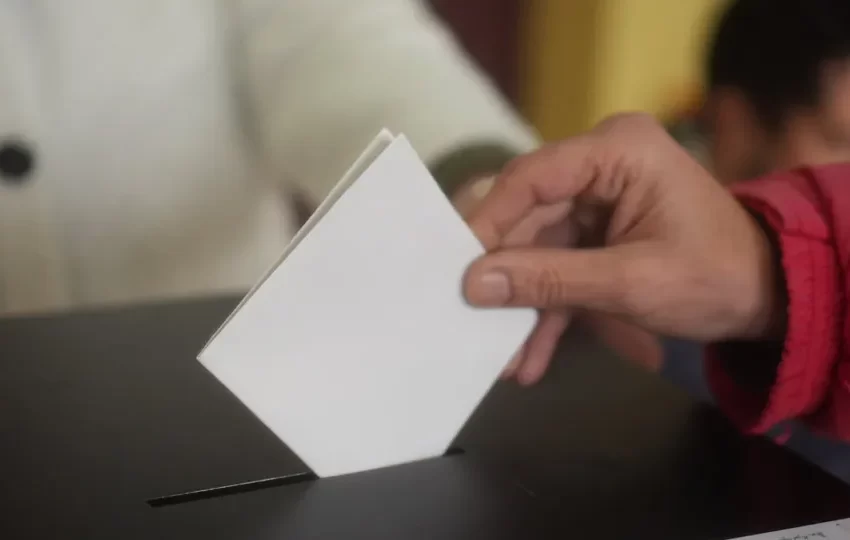  Chega deu transporte para emigrantes votarem? CNE remete queixa para MP