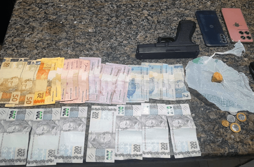 Operação contra Tráfico Resulta em Apreensão de Dinheiro e Simulacro de Arma de Fogo