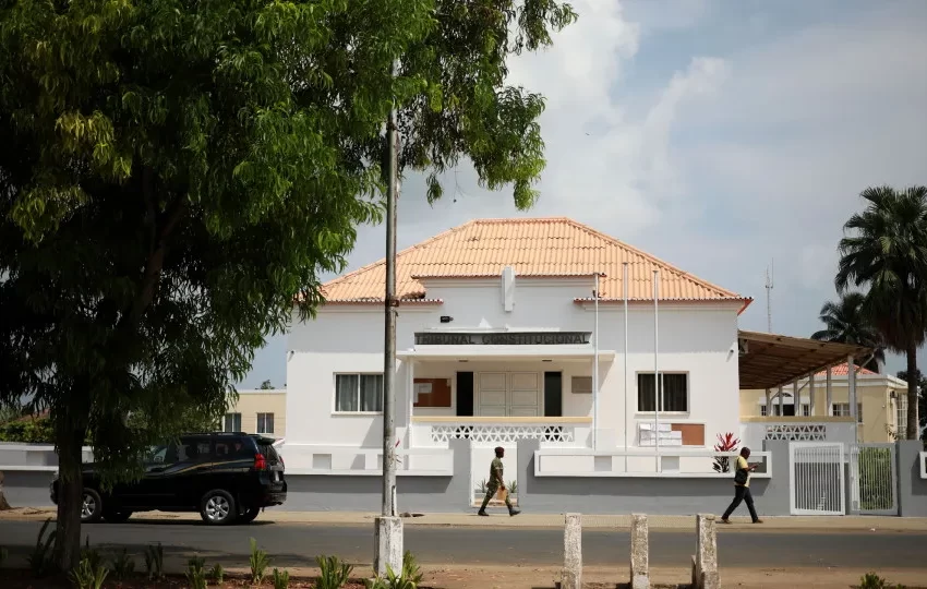  Presidente destituída do parlamento são-tomense vai recorrer para o TC