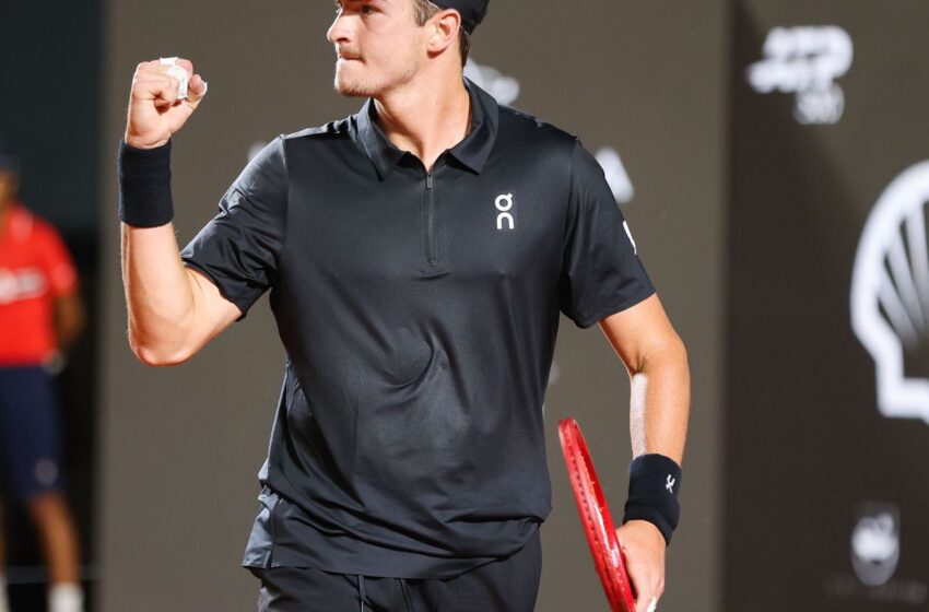  João Fonseca vence Thiago Monteiro em duelo brasileiro pelo Rio Open