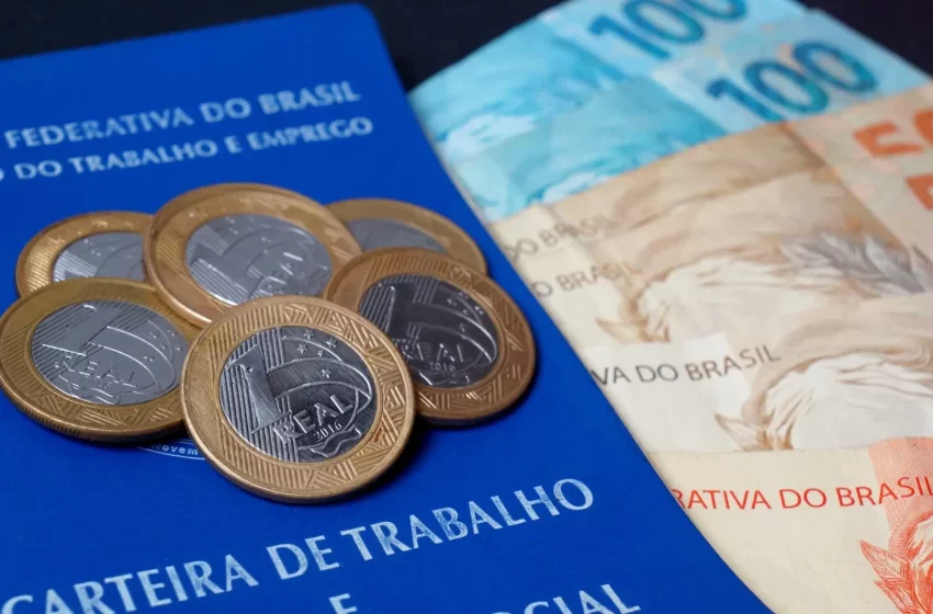  Salário de admissão bate recorde com apagão de mão de obra e alta do mínimo