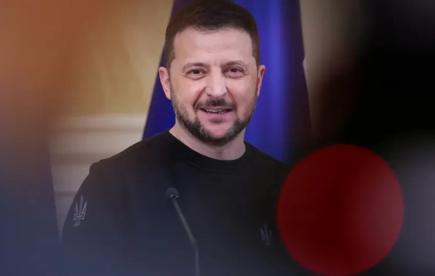  Zelensky fala em negociações “difíceis” e acusa Moscovo de as “arrastar”