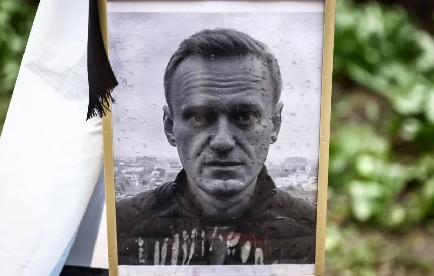  Amnistia pede investigação e denuncia perseguição a apoiantes de Navalny