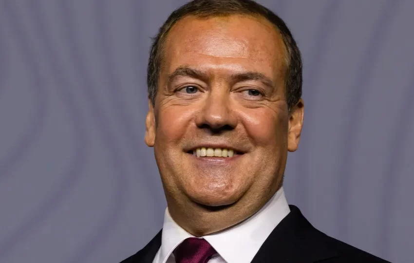  Após fim de acordo nuclear, Medvedev alerta: “O inverno vem aí”