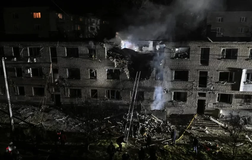  Drone russo mata pelo menos 7 cães num abrigo para animais em Zaporijia