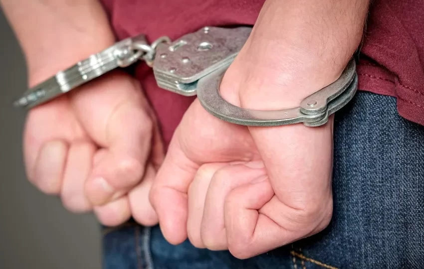  Marido detido após mulher se prostituir para mais de 100 homens na Suécia